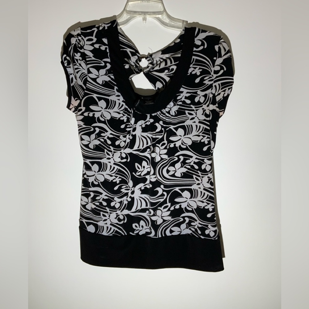 Women’s sleeveless blouse